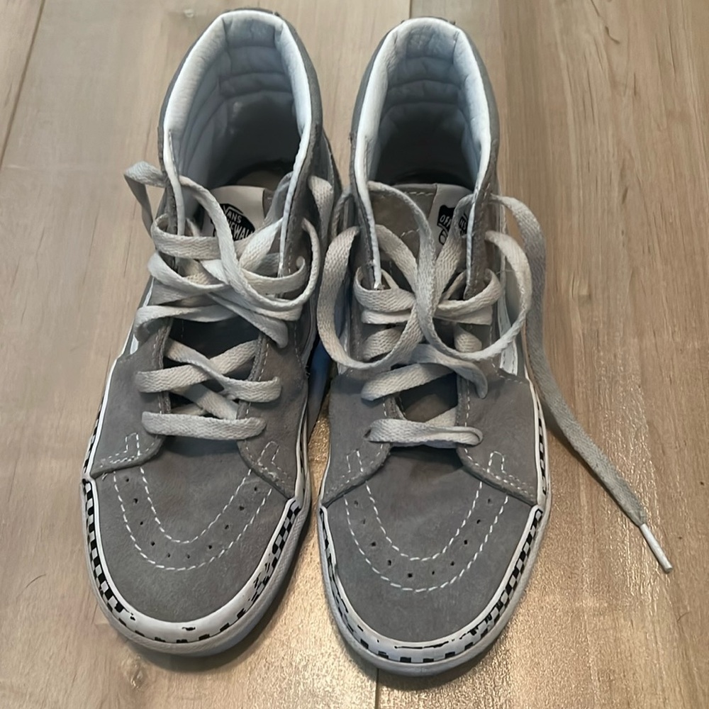 Boys Vans Little Kids Size 2. Mint condition